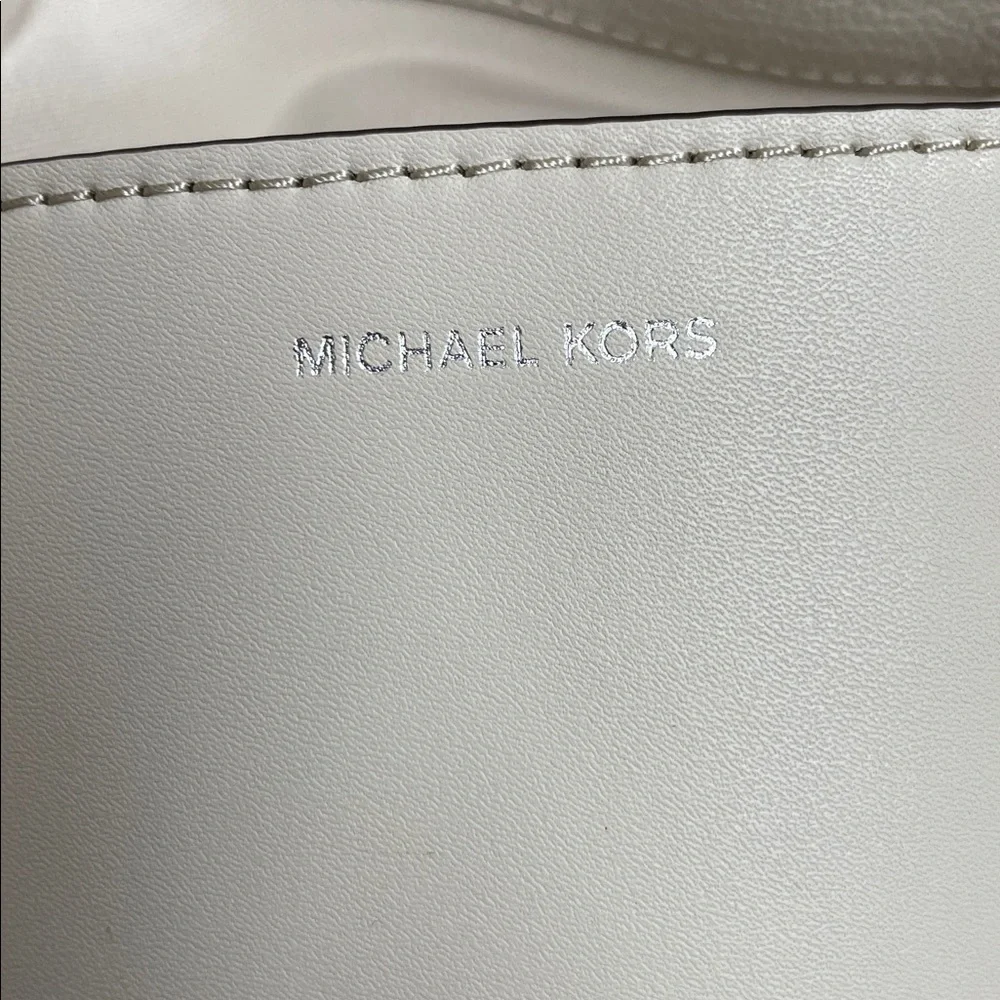 Michael Kors ‘Addie’ Large Leather Shoulder Bag - Picture 16 of 16